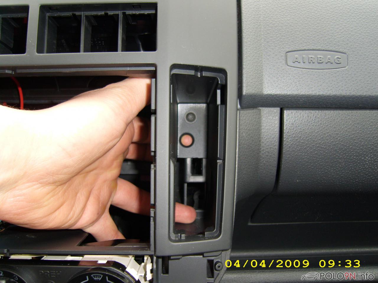 VW Polo 9N Becherhalter rechts
