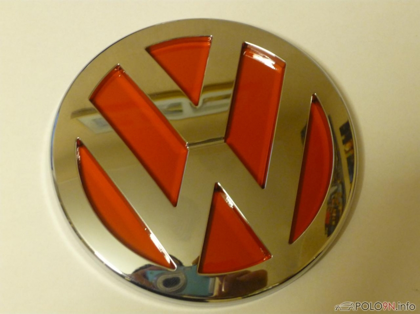 VW Heckemblem in Wagenfarbe