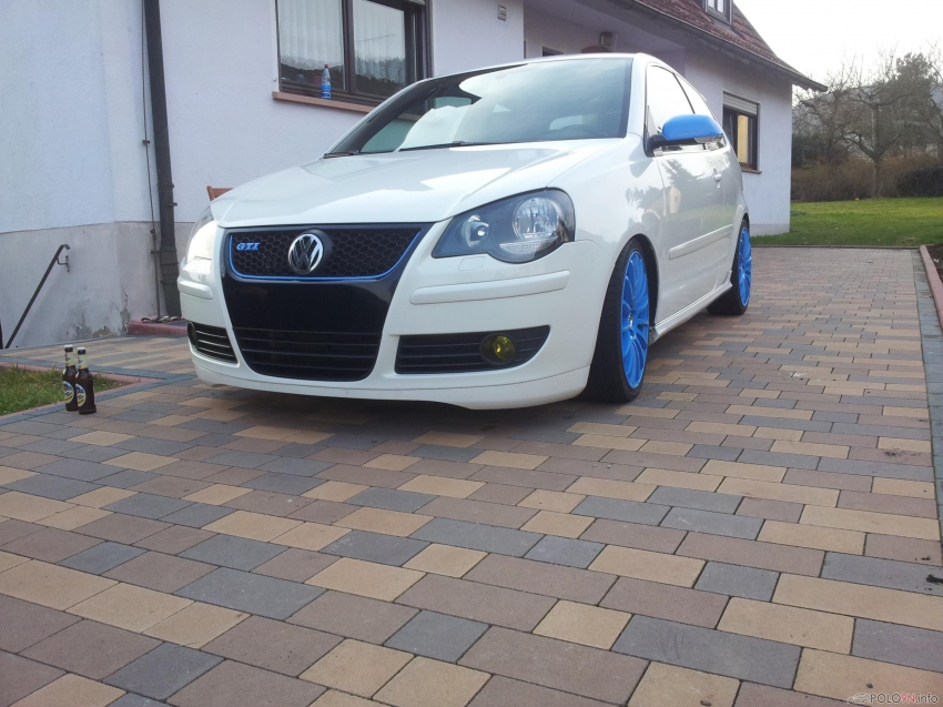 Sommermodus 2013
NEU: GTI-Zeichen und Spiegelkappen in Felgenfarbe und Front clean!!
