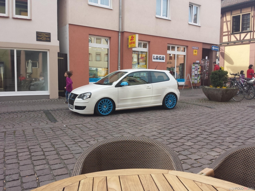 Winterschlaf vorbei....
update: neue spurplatten hinten 15mm auf et 25, Wabenset für Front unten, Kofferraumausbau, Cuprafederauflage, Felgen innen Stickerbombing