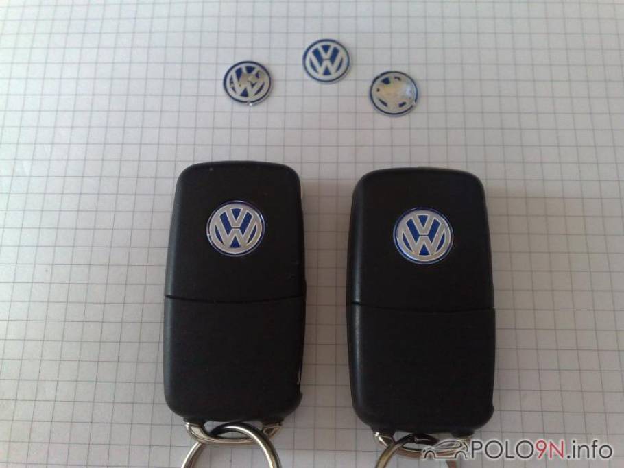 VW-Emblem am Klappschlüssel gegen kratzfestes Emblem tauschen 